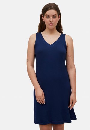 Vestido sin mangas de color azul marino con escote en V, hecho de una tela suave, que presenta un corsé ajustado y un dobladillo acampanado. Sin patrones ni acentos visibles.
