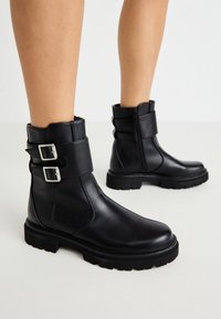 ONLTRINITY DOUBLE BUCKLE BOOT - Kovboju/motociklistu tipa puszābaki - 802 - black