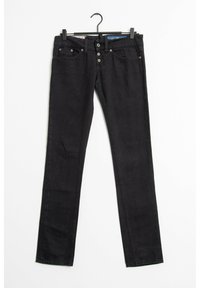 Jeans de mezclilla negra con un diseño de pierna recta. Presentan cinco bolsillos, un cierre de botón y acentos sutilmente cosidos a lo largo de los bolsillos.