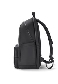 Čierny batoh s viacerými zipsami, polstrovanými ramennými popruhmi, bočnou vreckom a horným držadlom, zobrazený zboku na bielom pozadí.