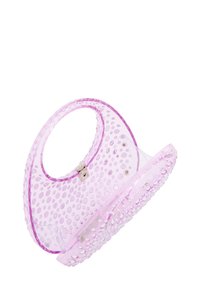 Borsa a mano traslucida rosa con manico arrotondato, texture a pois e chiusura sicura, caratterizzata da una finitura liscia e lucida.