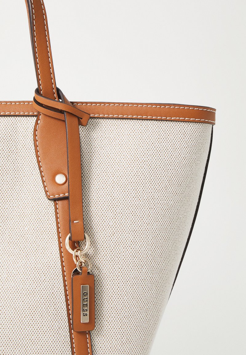 Sac à épaule GUESS Sebina - Natural/Orange - 62% Coton - Neuf Avec étiquettes - Modèle Bucket (seau)