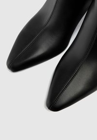PULL&BEAR Nilkkurit - black