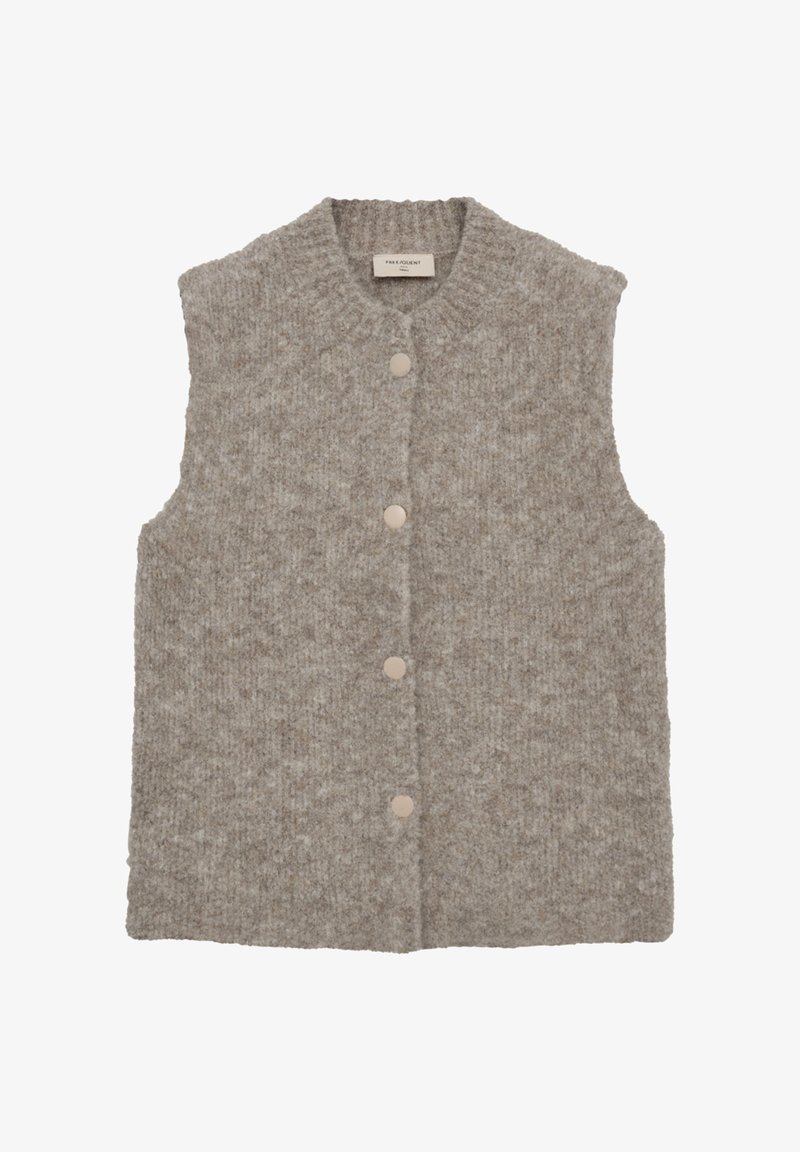 Ullväst i ljusbrunt, ärmlös design med rund halsringning och fem knappar. Mjuk, texturerad tyg med ett subtilt mönster.