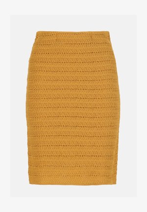 Horčicovo žltá pletená ceruzková sukňa s horizontálnymi pruhmi otvoreného vzoru a priliehavým pásom.