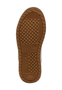 Semelle de chaussure en caoutchouc marron avec motif de adhérence et logo. Présente des nervures et des formes en diamant pour la texture. Design solide et durable.