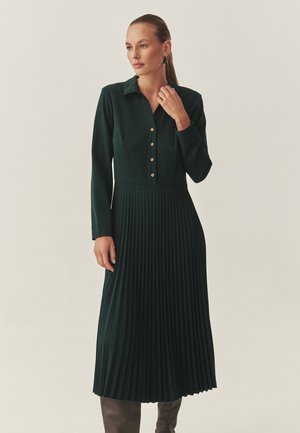 TATUUM NOKA - Robe chemise - dark green