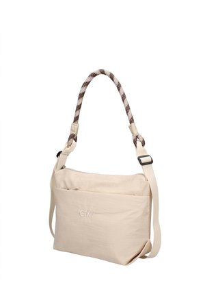 Sac d'épaule beige avec une poignée en corde marron et blanche texturée, une sangle réglable et une poche avant brodée "GMV".