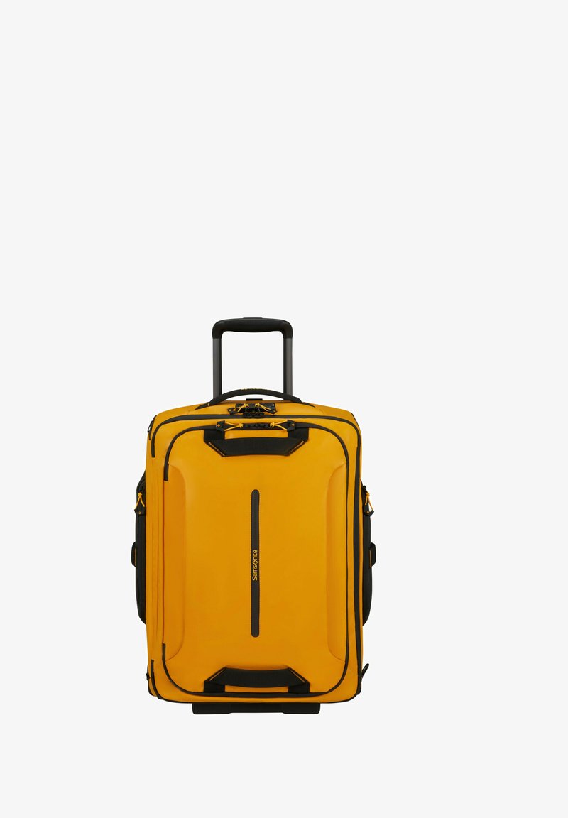 Valise à roulettes jaune vif avec poignée télescopique noire et compartiments zippés à l'avant, posée debout sur un fond blanc.
