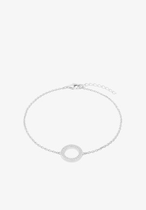 Bracelet en argent avec une chaîne délicate et un pendentif circulaire orné de pierres claires, présentant une finition polie et une longueur réglable.