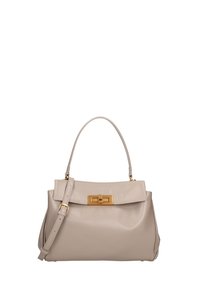 Borsa a tracolla in pelle beige con forma strutturata, pattina superiore piatta, chiusura in metallo dorato e tracolla rimovibile.
