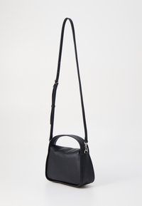 Calvin Klein Jeans MONO MINI BLOCK FLAP - Håndveske - black