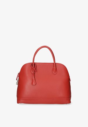 Borsa a mano in pelle rossa con forma arrotondata, superficie texturizzata, manici doppi e chiusura superiore con cerniera. Presenta cuciture a contrasto e una tasca laterale.