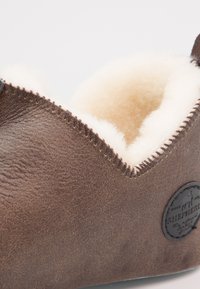 Shepherd LINA - Čības - oiled antique