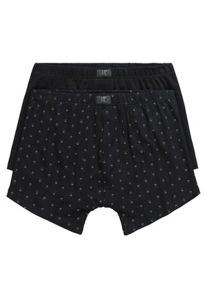 Cajas negras en un paquete de dos. Un par presenta un diseño estampado con pequeñas flechas, y ambos tienen cinturillas elásticas con etiquetas de logo.