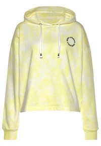 Sudadera amarilla con tie-dye, capucha con cordón, mangas largas y un diseño corto. Presenta texto impreso en el área del lado izquierdo del pecho.