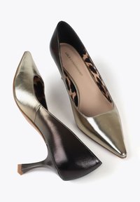 LOLA CASADEMUNT Pumps - black