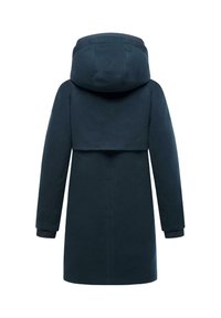 Marineblauwe jas met capuchon, met een cropped achterkant, lange mouwen en een gladde textuur. Minimalistisch ontwerp zonder zichtbare hardware.
