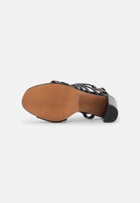 Marco Tozzi Korolliset sandaalit - black