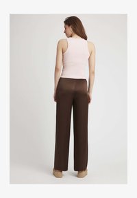 Non sélectionné, rose pâle