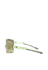 Grüne getönte Sonnenbrille mit geometrischem Rahmen, verspiegelten Gläsern und transparenten Bügeln mit strukturiertem Akzent. Leichtes Design.