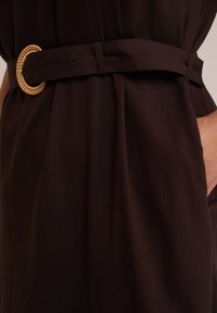WE Fashion CURVE - Dnevna obleka - brown
