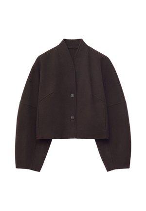 Mørkebrun cropped jakke med V-halskrave, lange ærmer og to knapper foran på en ensfarvet hvid baggrund.