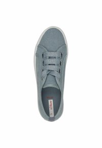 Világoskék vászon sneaker fehér talppal, rugalmas fűzőkkel és márkajelzéssel. Texturált felsőrész és sima bélés. 37-es méret.