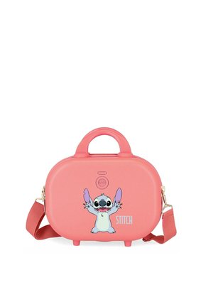 Bolso rígido rosa con asa superior y correa desmontable, con un dibujo animado divertido de Stitch con los brazos levantados y la palabra "STITCH" debajo.