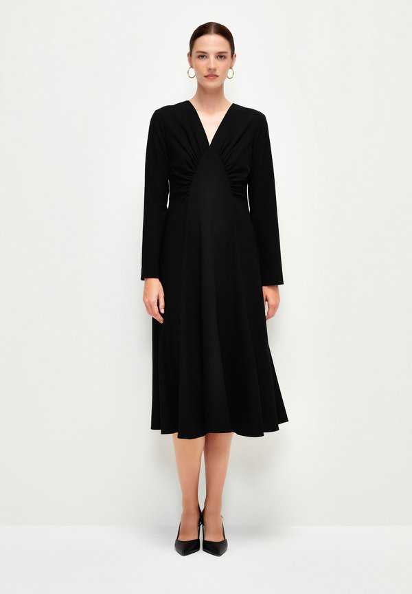 V-NECK - Freizeitkleid