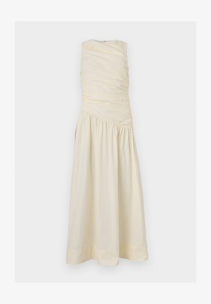 Ärmelloses, cremefarbenes Kleid mit gerafftem Oberteil und asymmetrisch geraffter Taille, das in einen langen, glatten Rock übergeht.