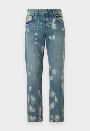 Lys blå denimjeans med en avslappet passform, som har et slitt mønster og lys vask, fem lommer og glidelås.
