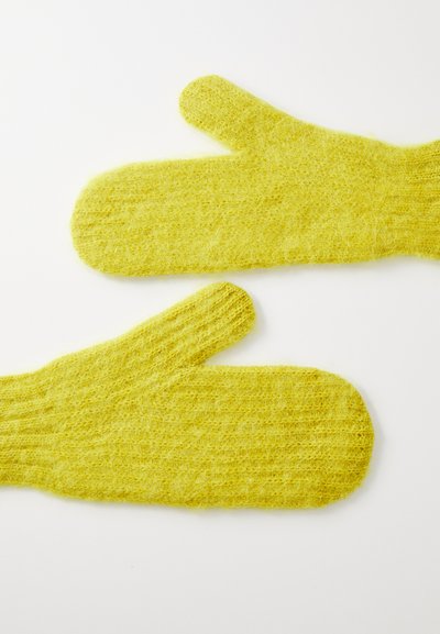 Κίτρινες πλεκτές γάντες με μαλακή, χνουδωτή υφή, με κλασικό σχήμα και λοξό σχέδιο για επιπλέον κράτημα.
