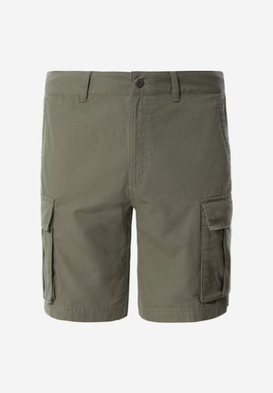 Pantalones cortos cargo en color verde olivo, hechos de tejido ligero, que cuentan con bolsillos laterales y frontales, cierre de botón y detalles cosidos.