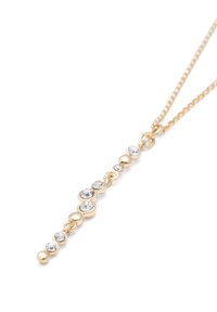 Halskæde i guldfarvet tone med et vertikalt design, der skifter mellem runde perler og klare rhinsten, hvilket skaber et lineært mønster.