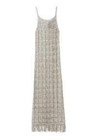 Robe maxi en tissu beige texturé avec des rayures verticales ; dotée de fines bretelles et d'un ourlet à franges pour plus de détails.