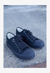 Niet geselecteerd, black