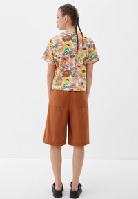 QS MIT ALLOVER - T-shirt print - beige