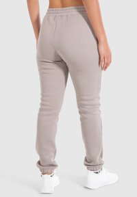 Smilodox AMAYA CUFFED JOGGERS - Trainingsbroek - hellbraun