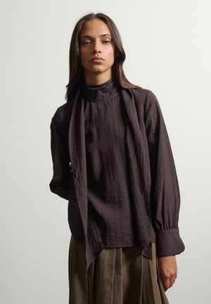 Stefanel, BLOUSE WITH BOW COLLAR, REGULAR FIT. - Blouse - dark brown