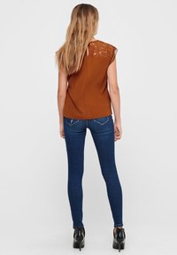 ONLY Camiseta estampada - brown