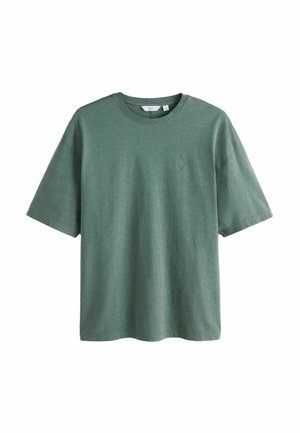 T-shirt vert à manches courtes avec col rond, petit logo brodé sur la poitrine côté gauche, design uni, coupe décontractée.