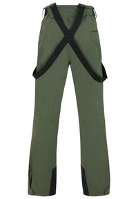 Groene waterdichte broek met verstelbare zwarte bretels, versterkte zwarte accenten aan de onderbenen en een recht-pijpen ontwerp.