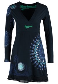 Robe noire à manches longues avec un col en V, ornée de motifs floraux bleus et d'un accent circulaire décoratif. Logo "Desigual" vert au niveau du col.