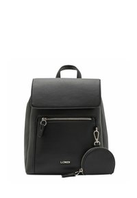 Mochila de cuero negra con acabado texturizado, tapa plegable, bolsillo con cremallera en la parte frontal y un monedero redondo desmontable con herrajes de plata.