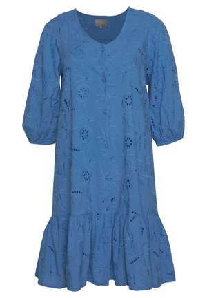 Vestido azul hasta la rodilla con bordado floral recortado, escote redondo, botones en la parte delantera, mangas abullonadas hasta el codo y dobladillo con volantes.