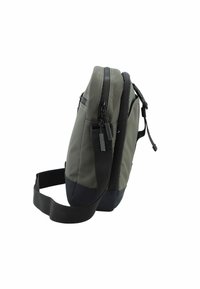 Borsa a spalla grigia in tessuto resistente con base nera, due scomparti con zip, tracolla regolabile e dettagli in metallo laterali.