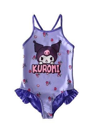Lavendelfarbiger Badeanzug für Kinder mit Rüschen an den Beinausschnitten, mit einer Cartoonfigur mit schwarzen Ohren und dem Text "KUROMI", umgeben von kleinen rosa und roten Kirschen.
