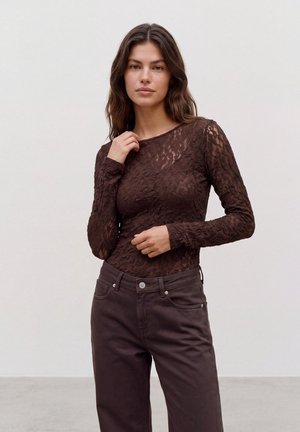 Vero Moda, VMFLORA 2-WAY LACE NOOS - Блуза с дълги ръкави - chocolate torte