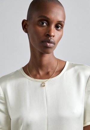 NECKLACE WITH SQUARE PENDANT - Necklace - yellow gold-coloured